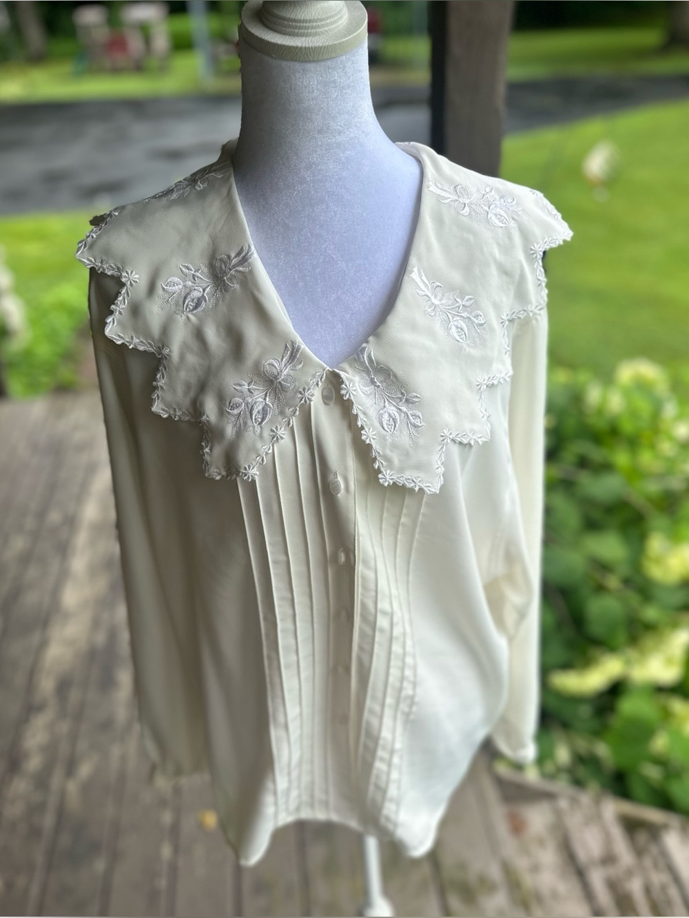Jessica's Gunnies Vintage White Embroidered V-Neck Blouse